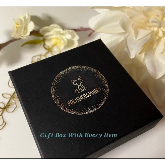 Halloween Scream Earrings ~ horror movie earrings ~ Unique Earrings ~ in box - Picture 2 of 2